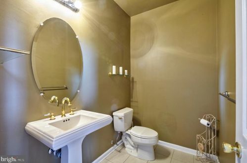 4 Millennium Dr, Columbus NJ  08022-2250 exterior