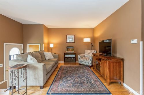 243 Oakland Ave, South Plainfield NJ  07080-4040 exterior