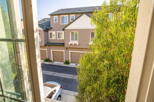 628 Green River St, Oxnard CA  93036-5318 exterior