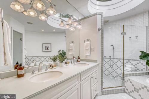 3073 Cleveland Ave, Washington DC 20008-3450 exterior