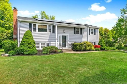 66 Todd Dr, North Haven CT  06473-1038 exterior