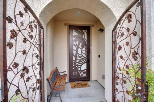 9872 Winkle Cir, Elk Grove CA  95757-6276 exterior