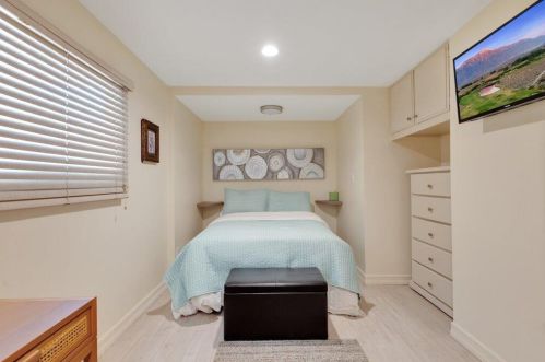70 Santa Monica St, Palm Springs CA  92264-5257 exterior