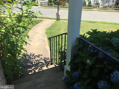 6937 Regent Ln, Falls Church VA  22042-2614 exterior