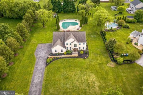 138 Gentry Dr, Swedesboro NJ  08085-3072 exterior