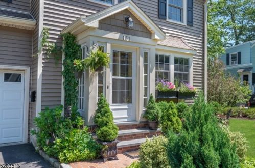 151 Forest Ave, Verona, NJ 07044-1016