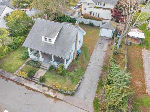 29 Kinney Ave, Norwich, CT 06360-6209
