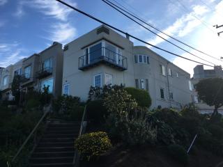 402 Douglass St, San Francisco CA  94114-2726 exterior