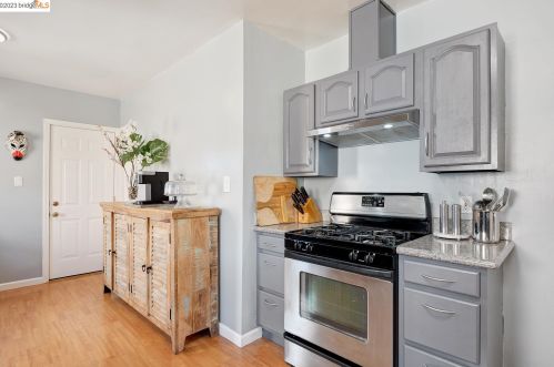 2834 60 Ave, Oakland CA 94605-1504 exterior