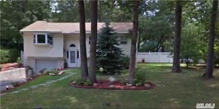 742 Raynor Ave, Northampton, NY 11901-2947