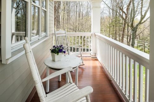 2 Woodland Dr, Pleasantville NY  10570-3611 exterior