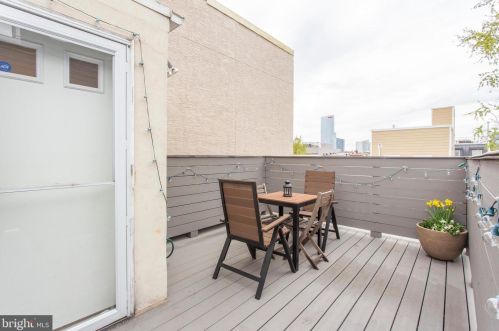 2219 Carpenter St, Philadelphia PA 19146-2517 exterior