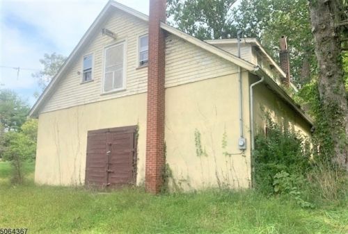 10 Old Turnpike Rd, Port Murray, NJ 07865-3211