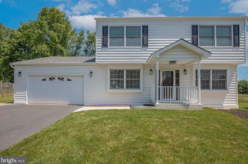 1186 Horseshoe Dr, Blue Bell, PA 19422-1948