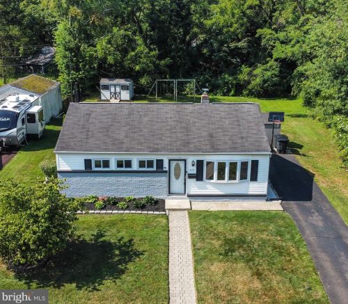 575 Winding Rd, Lansdale PA  19446-3446 exterior