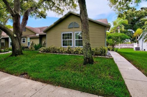 2422 Bentley Dr, Palm Harbor, FL 34684-1801