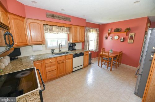17 Briarwood Rd, Shrewsbury PA  17361-1801 exterior