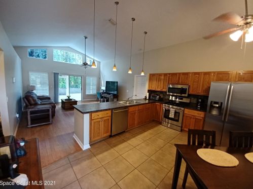 6782 Fawn Ridge Dr, Melbourne, FL 32940-6821