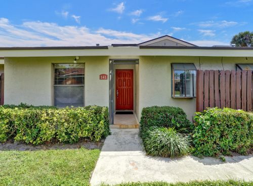 141 Meadows Dr, Boynton Beach, FL 33436-9138