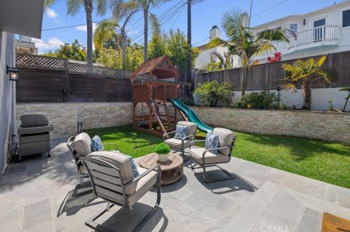 1336 1st St, Manhattan Beach CA  90266-6902 exterior
