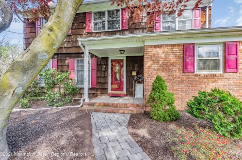 7 Doris Ln, Middletown, NJ 07748-1816