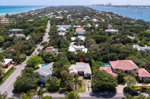 206 Caribbean Rd, Palm Beach FL  33480-3014 exterior