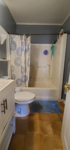 24 Bronx Ave, Bridgeport CT  06606-4663 exterior