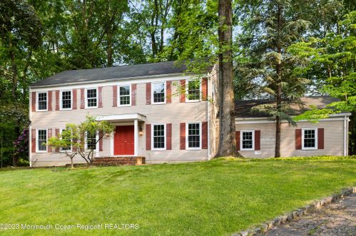 90 Cliffedge Way, Tinton Falls, NJ 07701-5211