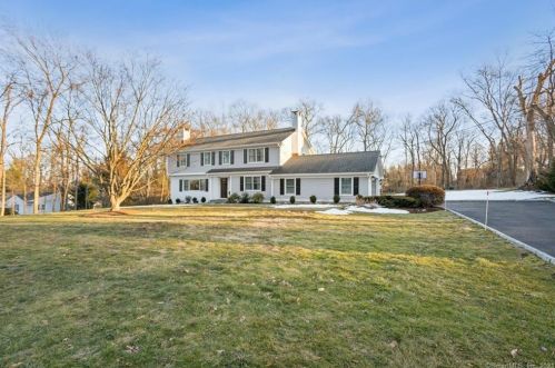 67 White Oak Ln, Stamford, CT 06905-1522