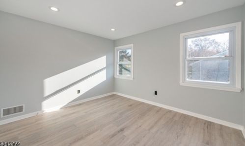 14 Ironwood Way, West Paterson NJ  07424-2019 exterior