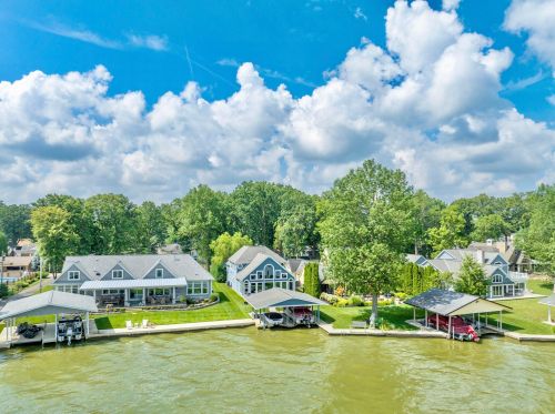 9400 Lakeshore Dr, Huntsville, OH 43324-9637