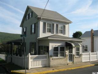 130 5th St, Williamstown, PA 17098-1101