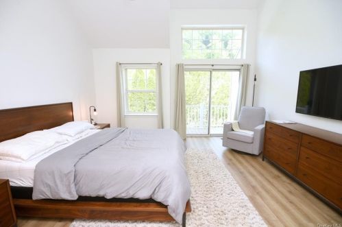 13 Lake Marie Ln, Bedford Hills NY  10507-1231 exterior