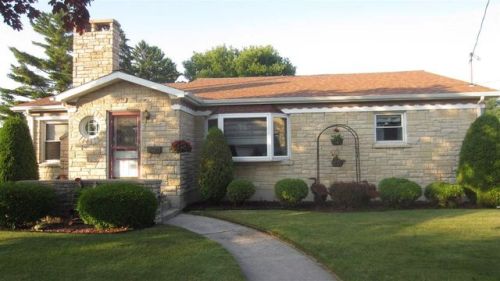 1455 Hawthorne Ave, Two Rivers, WI 54241-2856
