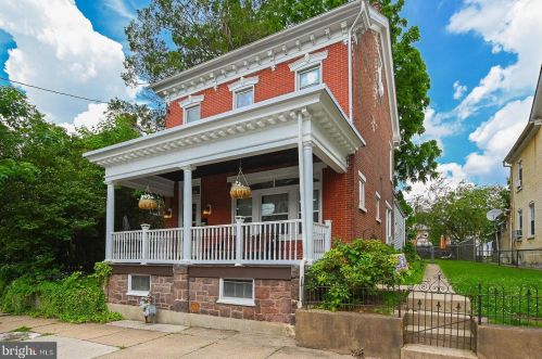 29 3rd St, Pottstown, PA 19464-5207