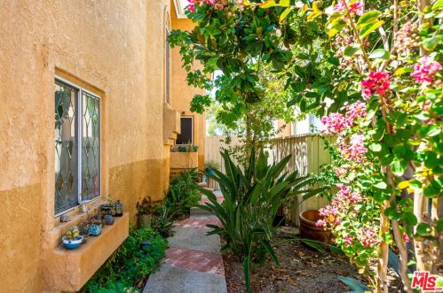 18606 Brigadoon Ct, Santa Clarita, CA 91351-3437