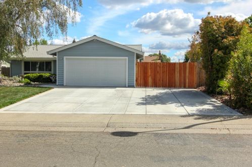 8405 Berman Walk Way, Citrus Heights, CA 95610-2704