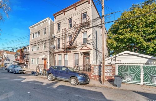 94-29 86th St, Jamaica, NY 11416-1202