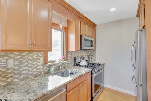 56 Lynwood Rd, Verona NJ  07044-1717 exterior