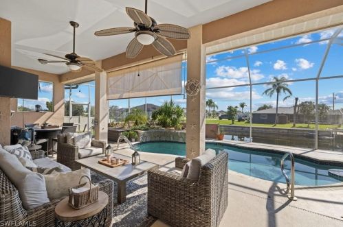 201 4th Pl, Cape Coral FL  33990-1042 exterior