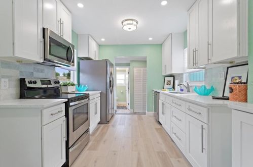 5210 20th Ave, Saint Petersburg FL  33707-4908 exterior