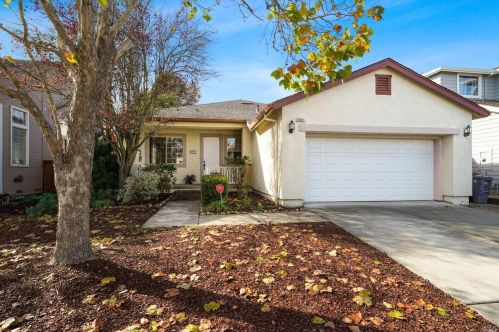 2081 Banjo Dr, Santa Rosa, CA 95407-4515