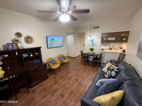 6945 Main St, Mesa, AZ 85207-8206