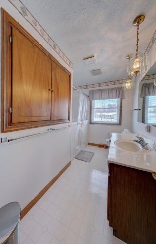 1035 Amboise Dr, Marion OH 43302-6614 exterior