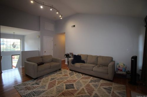 73 Manchester Rd, Rock Hill NY  12775-6112 exterior