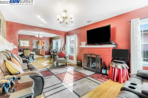 2708 Humboldt Ave, Oakland CA  94602-3635 exterior