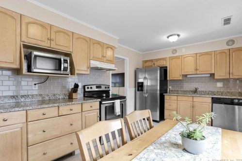 67 Corona Dr, Milford, CT 06460-3510