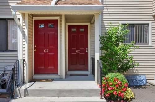 62 Lance Cir, Bridgeport, CT 06606-1052