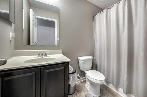 1509 Canterbury Dr, Imperial PA  15126-9186 exterior