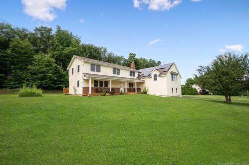 11 High Mdw Rd, Huntington CT 06484-3475 exterior